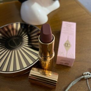 MATTE REVOLUTION
PILLOW TALK MEDIUM